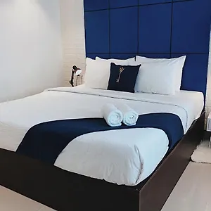 Lucia Hotel