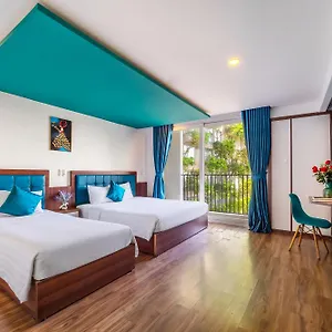 Rich Hotel